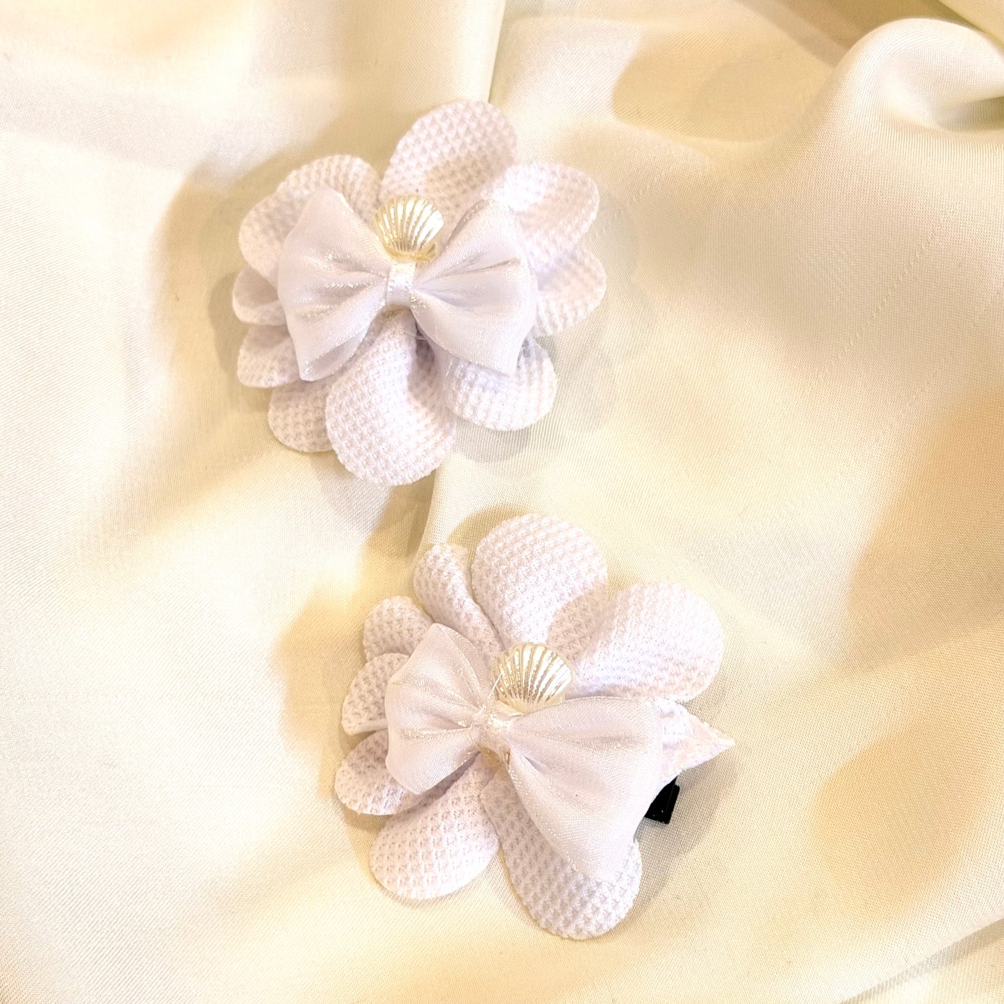 White Flower Theme Hairclip