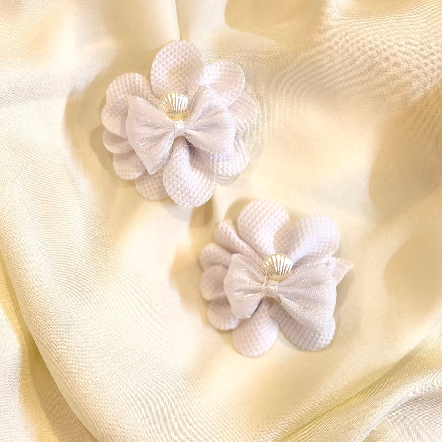 White Flower Theme Hairclip