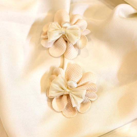 Off-White Flower Theme Hairclip