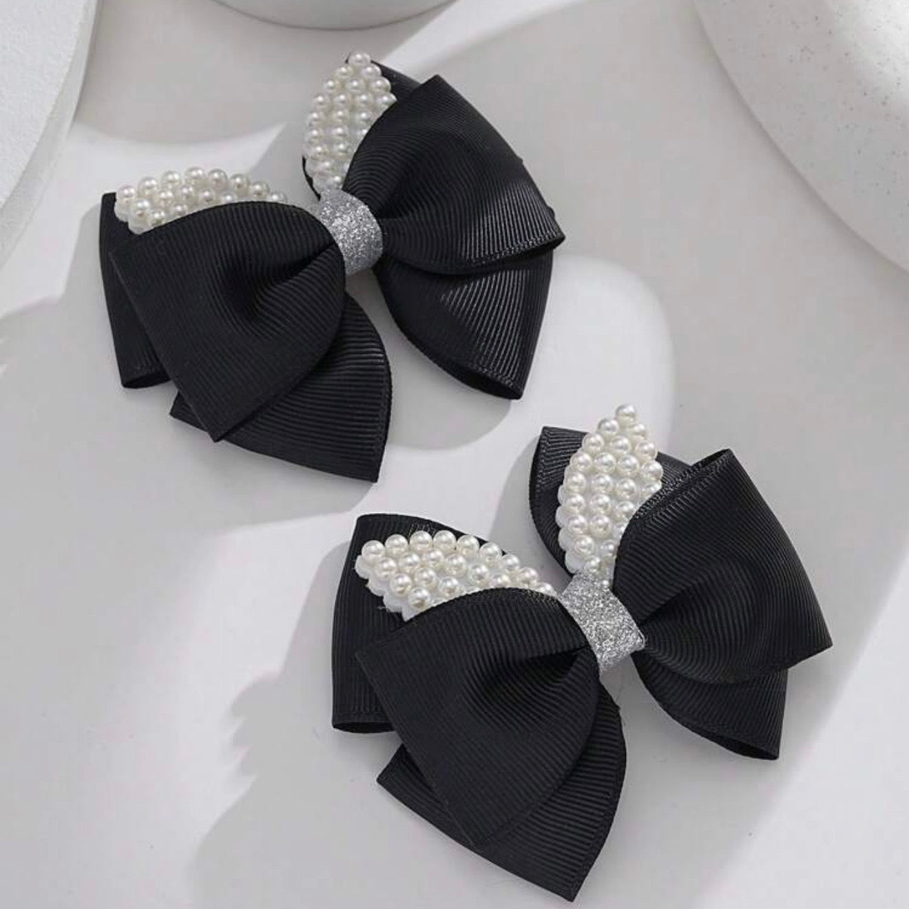 Black pearl bow decor Hairclip